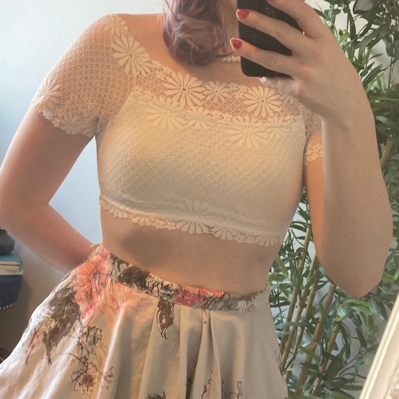 Lacey Crop Top - Picture 2 of 6